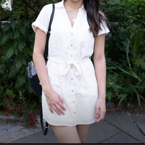 Off-White Button Up V-Neck Short Sleeve Dress with Pockets - Picture 1 of 8